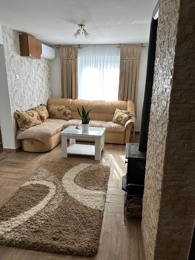 Apartmani Emily & Jully Никшич Экстерьер фото