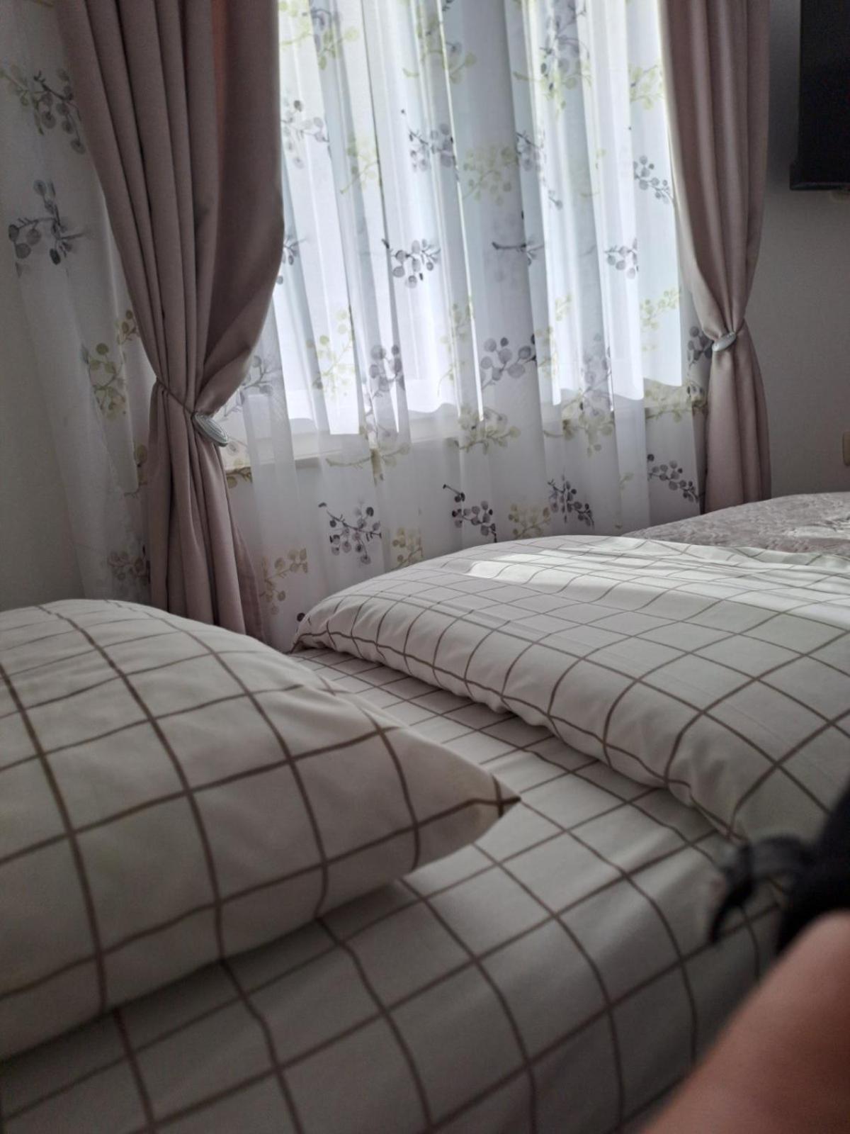 Apartmani Emily & Jully Никшич Экстерьер фото