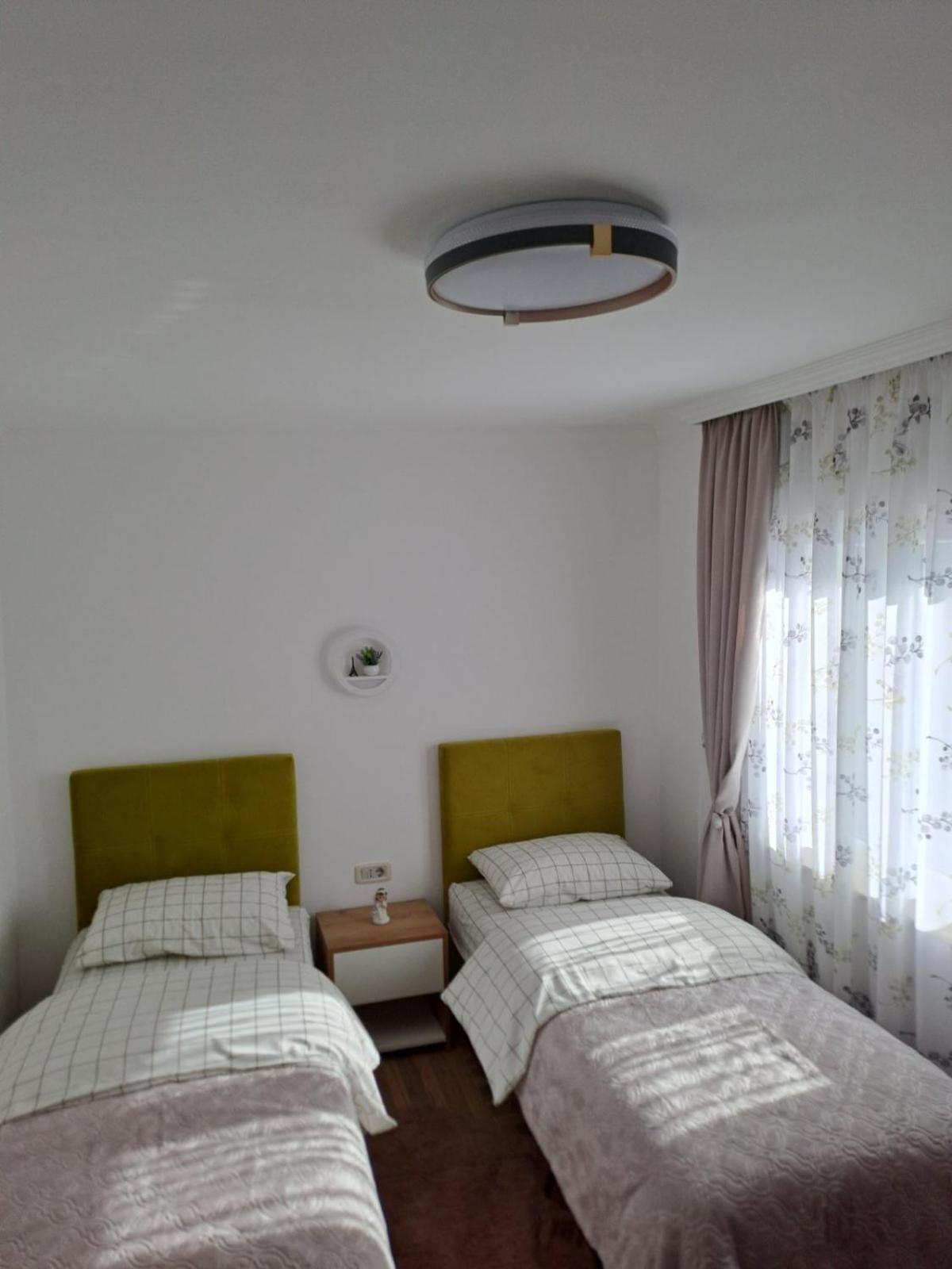 Apartmani Emily & Jully Никшич Экстерьер фото